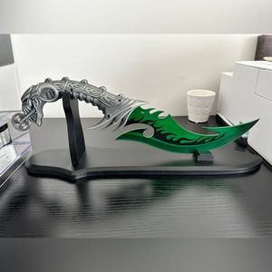 Fantasy Master knife for display.
